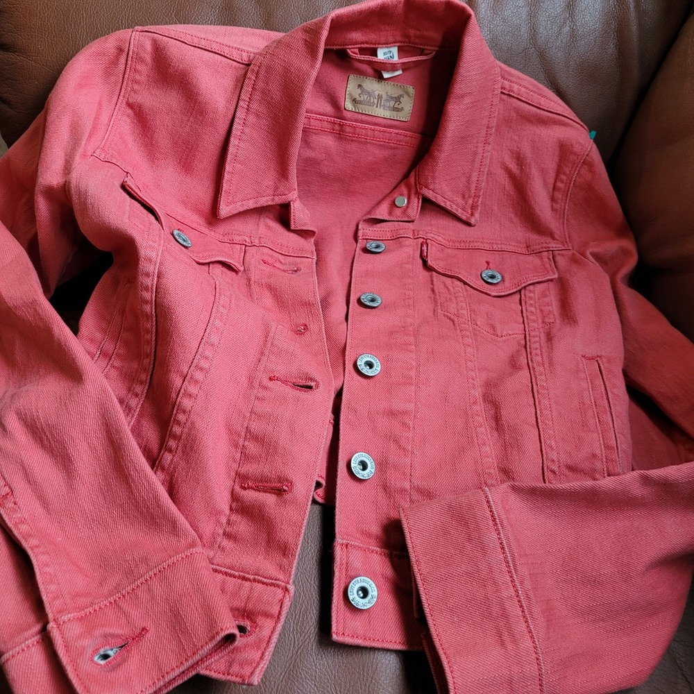 Levi Women SZ  XS Faded Red Trucker Jean Jacket Boho Cowgirl Coastal‎ Casual - Picture 8 of 12